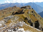 Dal Passo la Cima omonima : Punta d'Orogna (mt.2447) , a sx